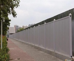 工程建設(shè)服務(wù)中，使用PVC施工圍擋有什么特點(diǎn)
