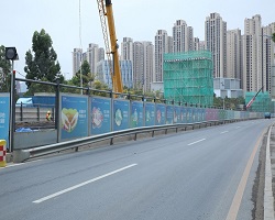 施工工地圍擋選取采購有什么講究嗎？旭東鋼構(gòu)廠家告訴你